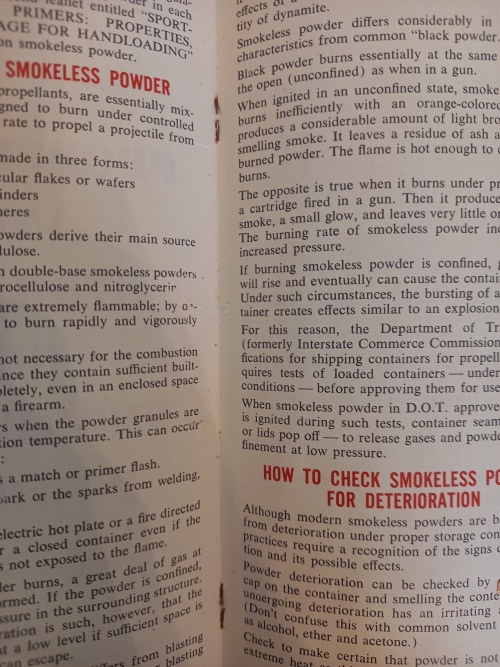 Handloader`s Guide for Smokeless Powder - Du Pont (1975-76 edition)